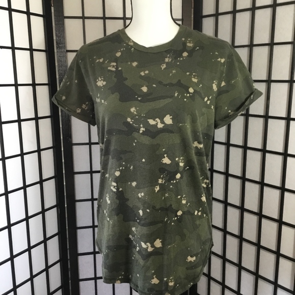 Hollister Other - Men’s SM Hollister curved hem tee. Camo print.